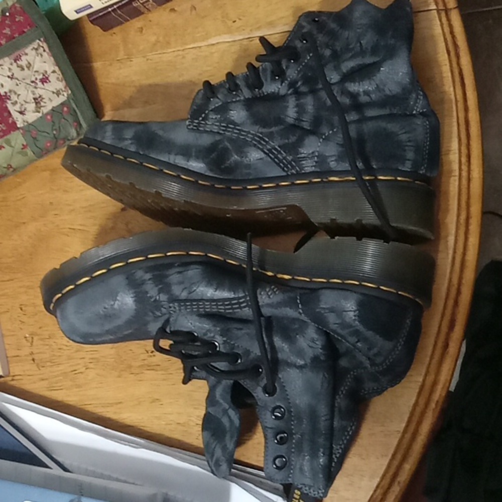 Dr. Martens Black Leather Lace-Up Boots with Yellow Accents. - Picture 10 of 15